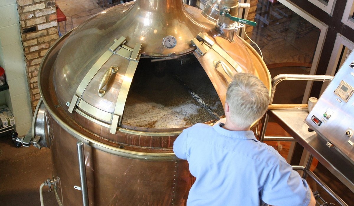 Cleaning and Sanitising Brewing Equipment Thoroughly